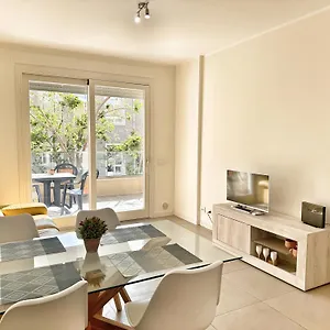 Charming Downtown Apartment